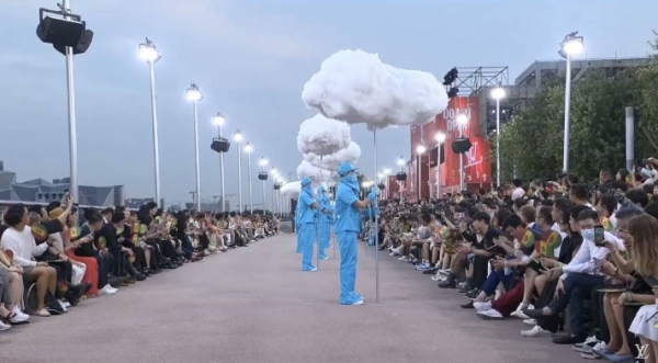 루이비통 '맨즈 스프링-서머 2021 쇼 인 상하이' 패션쇼 모습 /두루두루 아티스트 컴퍼니 제공