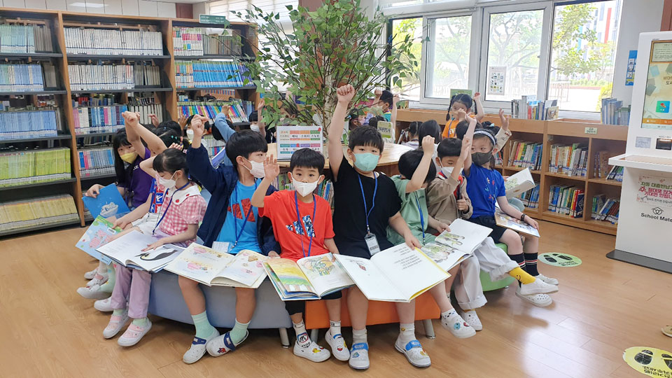 ▲ 고양화정초등학교 학생들의 독서연계 수업 활동 모습./사진제공=고양화정초 제공