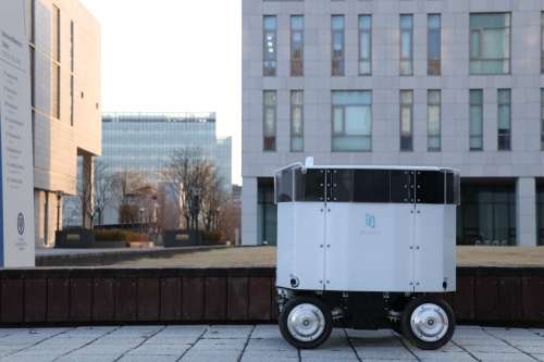자율주행 로봇 소프트웨어 개발 스타트업 ‘뉴빌리티’의 자율주행 배송 로봇 ‘뉴비’ 모습. /사진제공=뉴빌리티